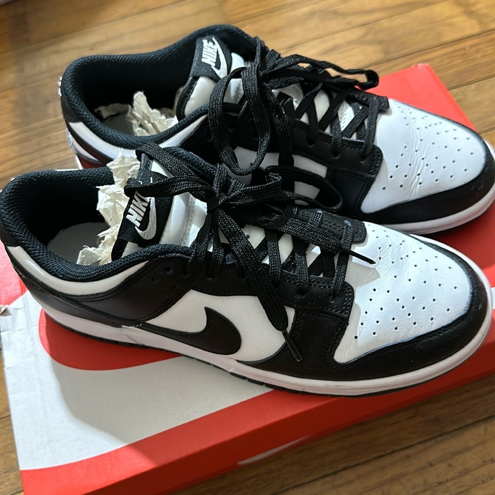 Nike Dunk Low
Women's Shoes size 8